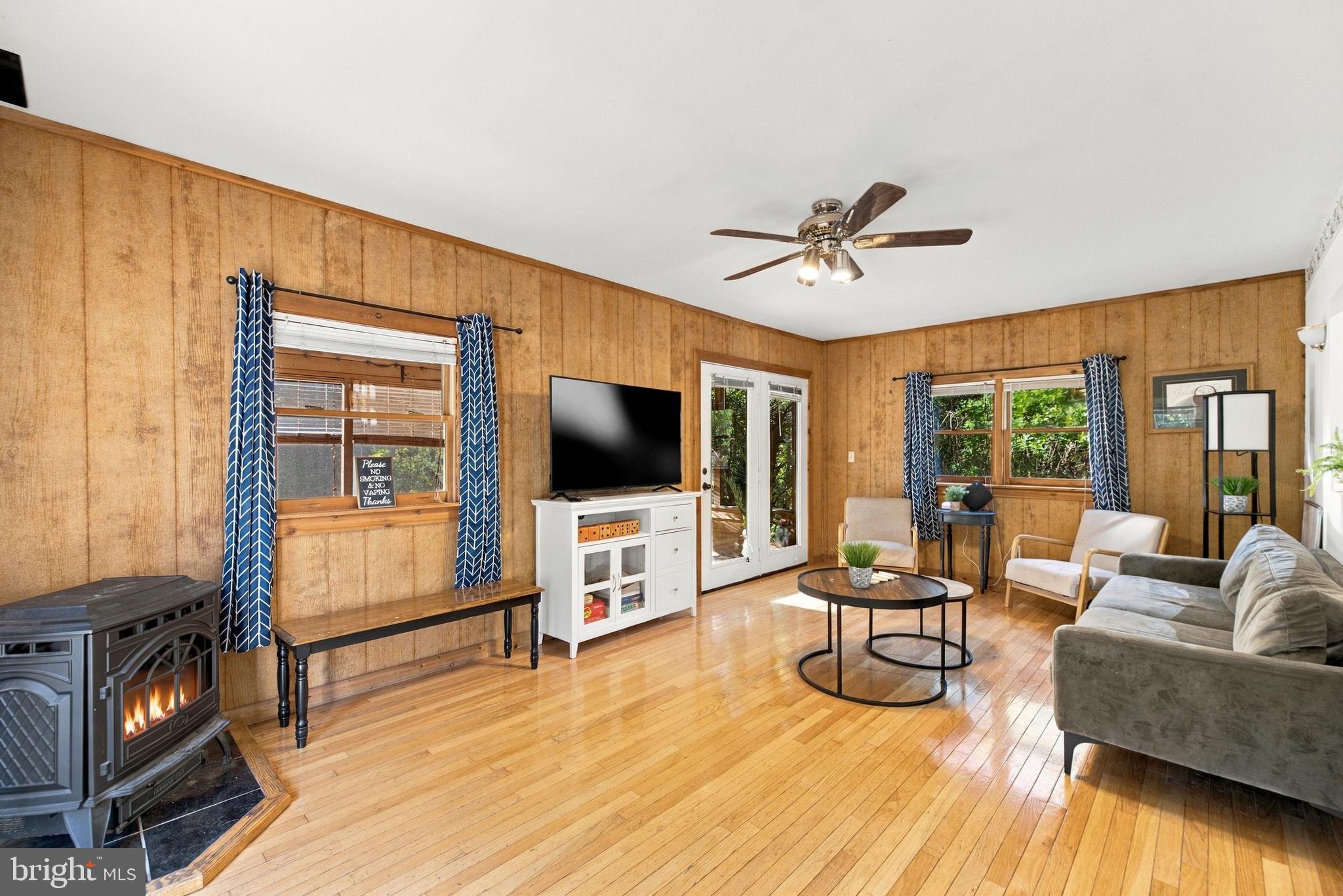205 CANDLEWOOD LANE