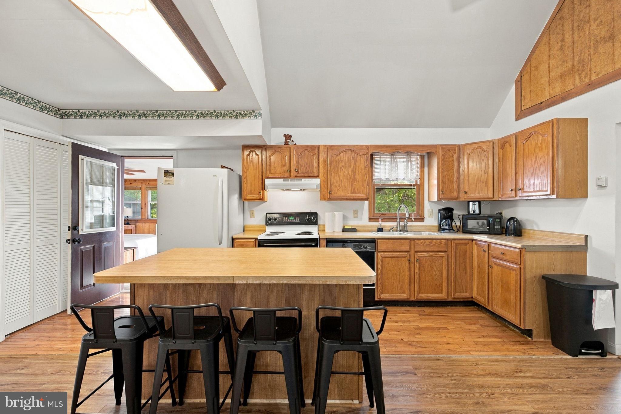 205 CANDLEWOOD LANE