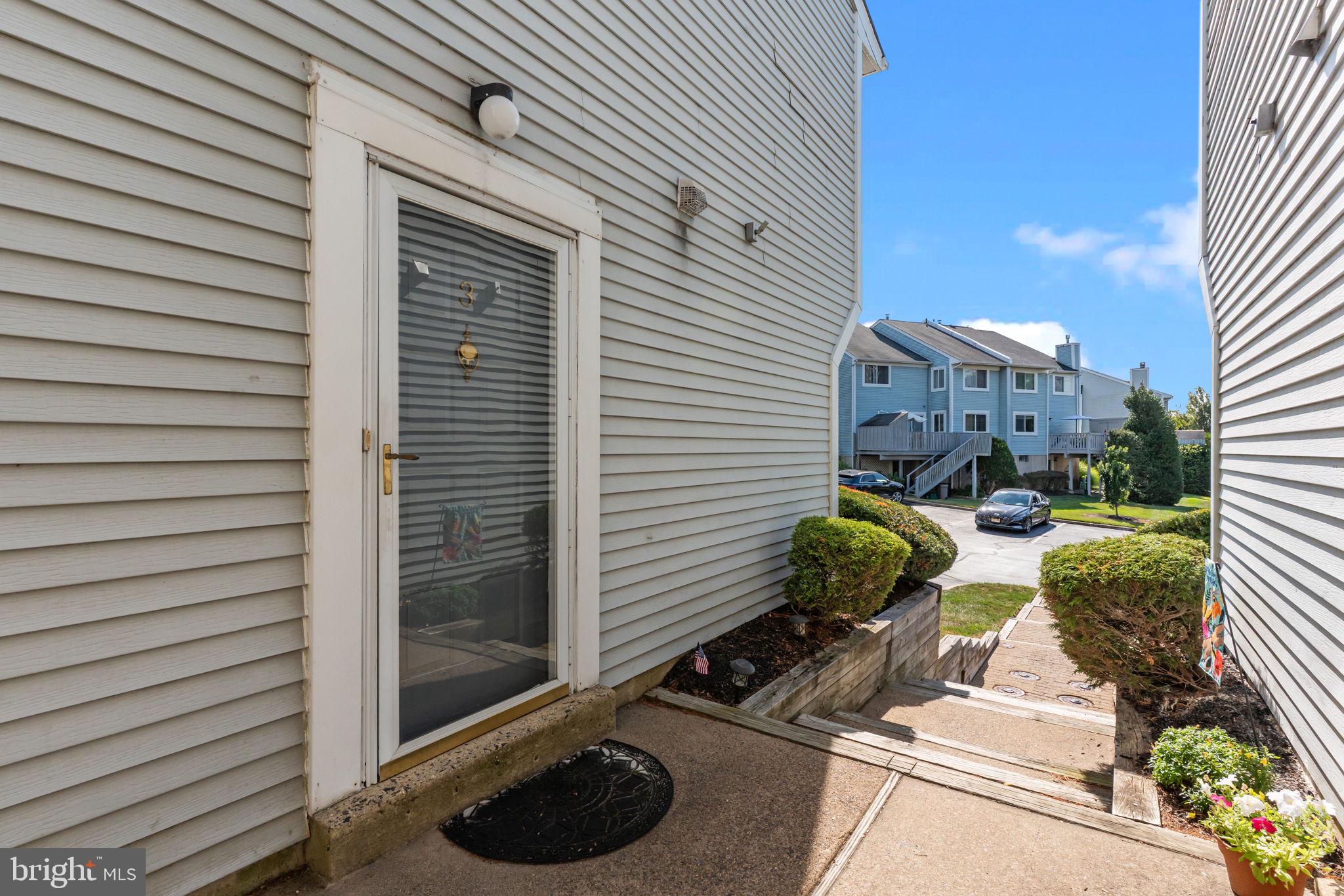3 HILLCROFT WAY
