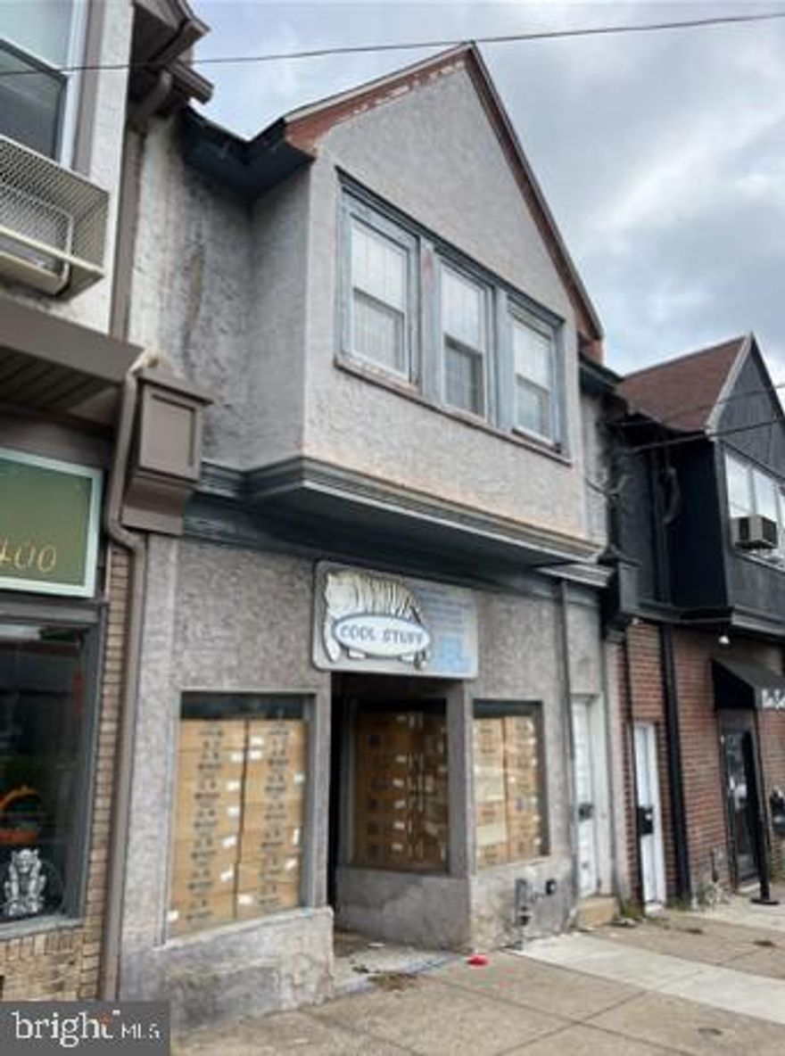 Handy Man Special!! Attention all Contractors, business owners and investors!! Great Opportunity For A
Buyer/User. This building is a store Front with 2 Bedroom Apartment above. A great investment for a high
paying rental in this busy area. Excellent location with road frontage. Don't miss your shot to grab this
amazing deal!!!

Due to the enormous amount of activity and offers we would like to extend the showings until Wednesday 2/26/25 to give everyone the opportunity to walk the property.  We will accept final and best offers on 2/26/25.