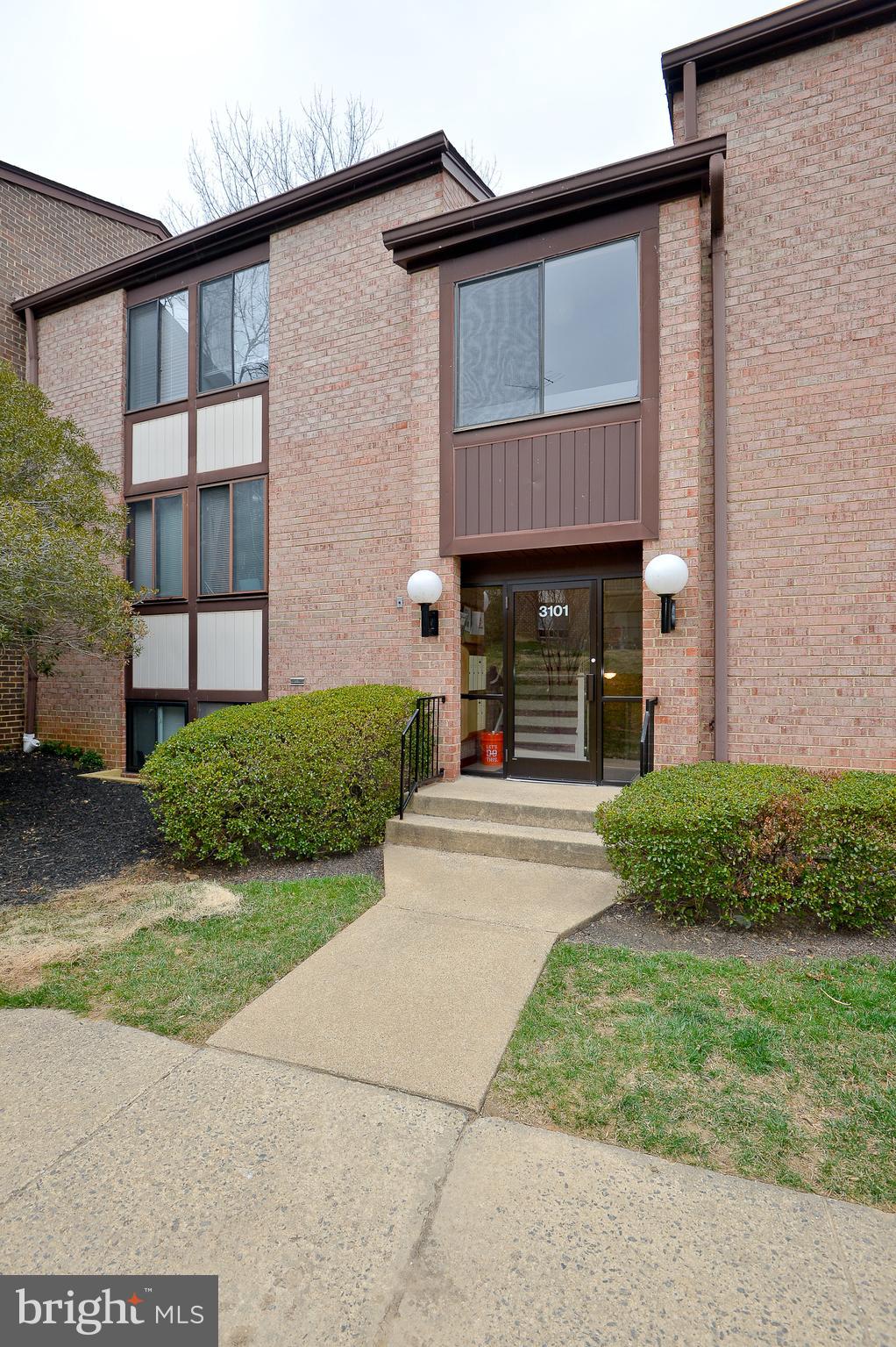 HAWTHORNE VILLAGE - Residential Lease