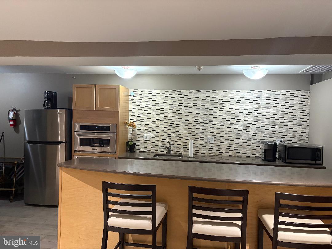 1900 LYTTONSVILLE ROAD 718