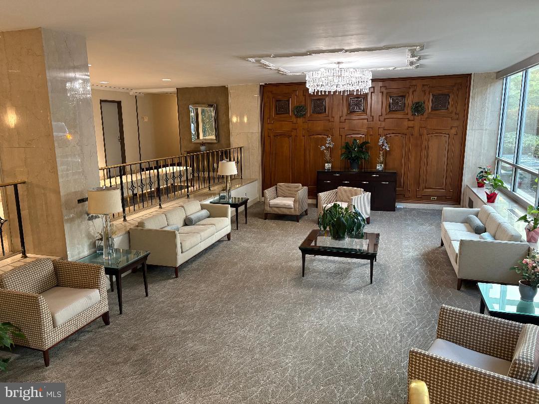 1900 LYTTONSVILLE ROAD 718