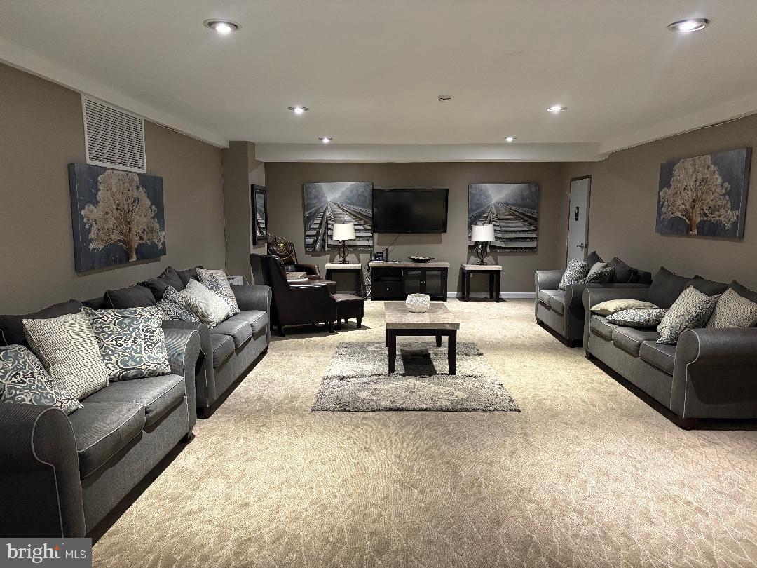 1900 LYTTONSVILLE ROAD 718