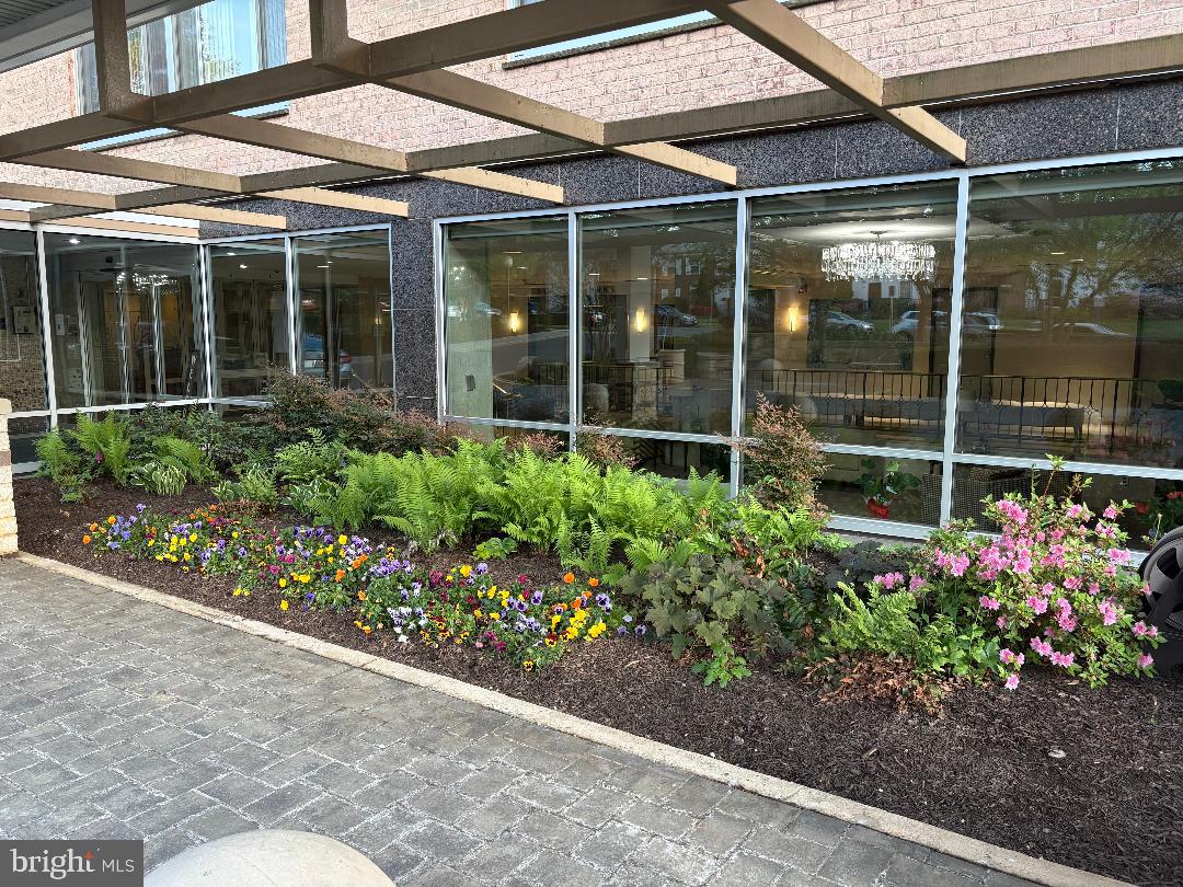 1900 LYTTONSVILLE ROAD 718