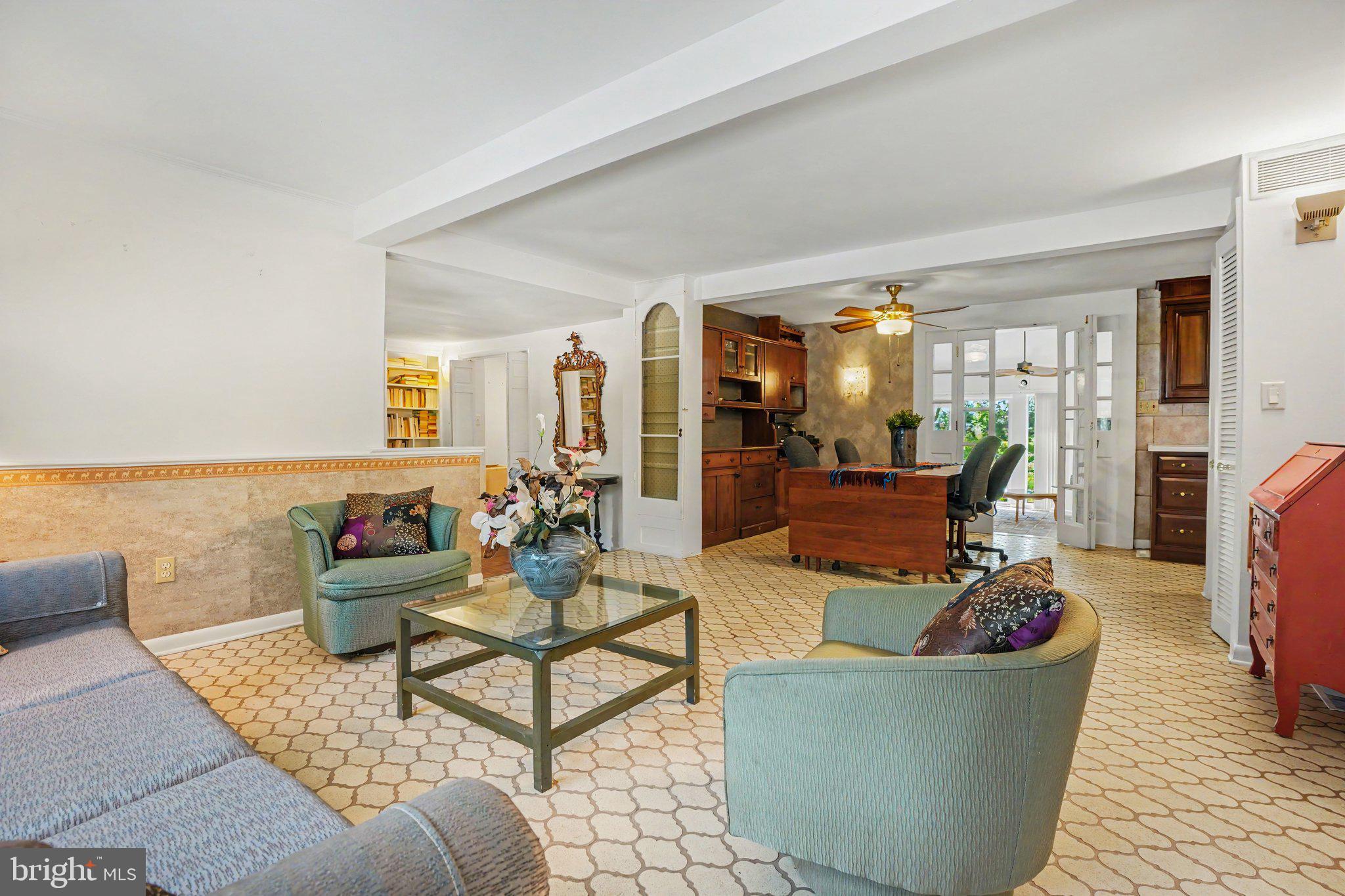 555 STUDEBAKER LANE