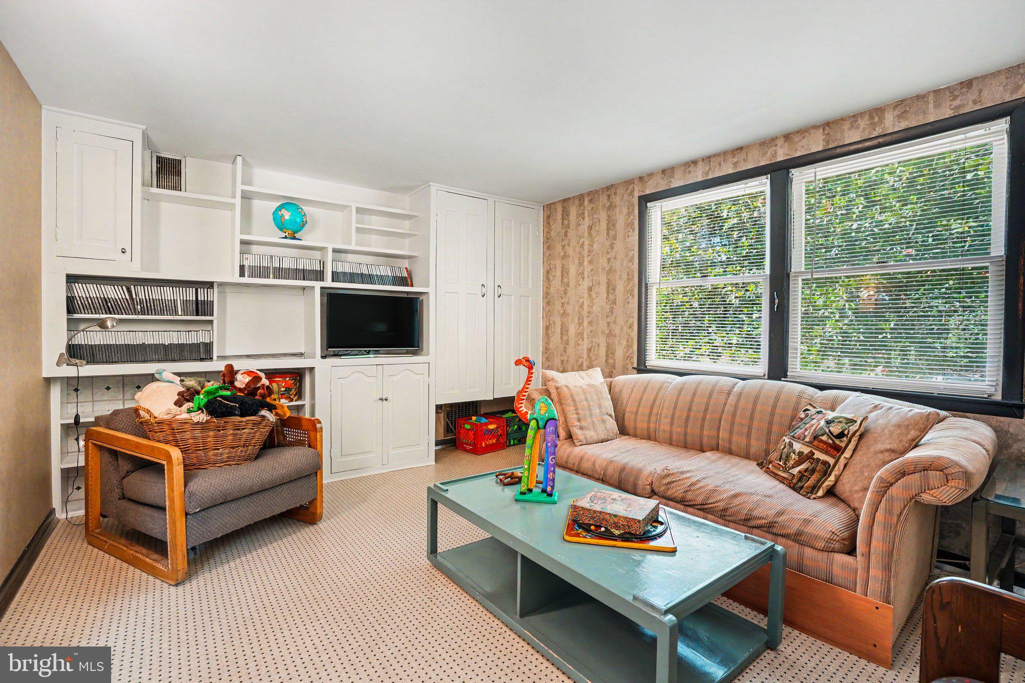 555 STUDEBAKER LANE