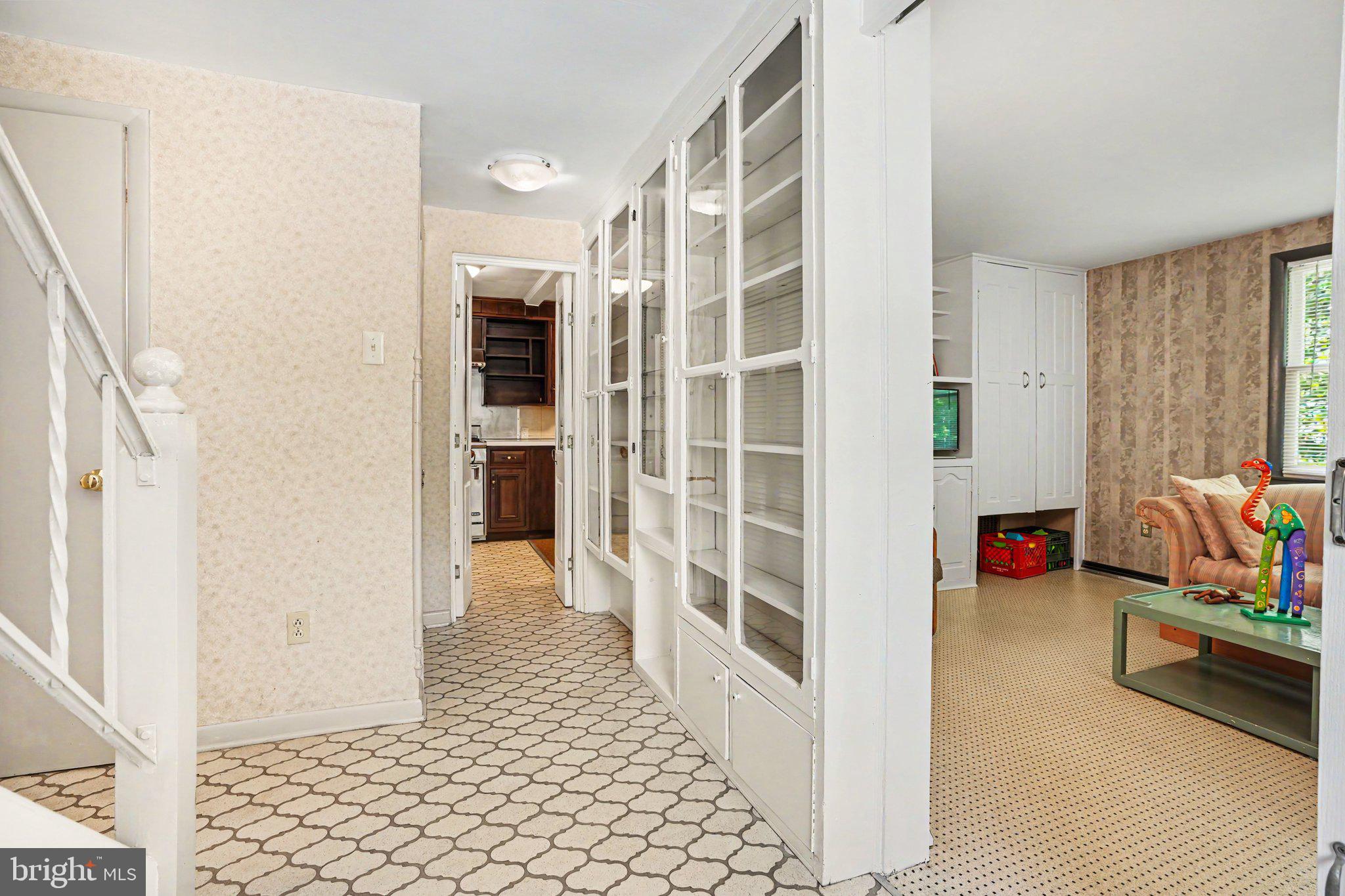 555 STUDEBAKER LANE