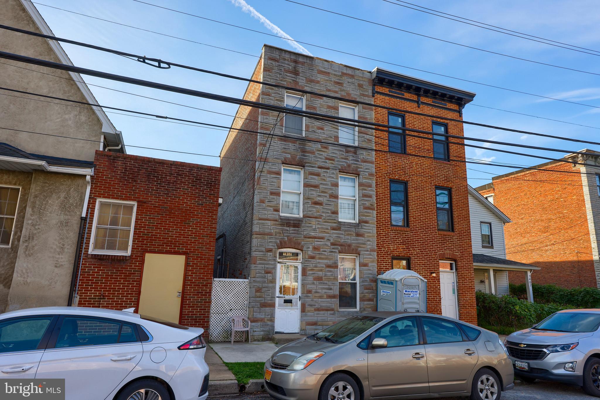 Affordable move in ready home with plenty of space and opportunity to add your own character on this cityscape gem! 3 bedrooms and 2 full baths. Close distance to Roosevelt Park, Robert Poole junior high school, and the space and astronomy center. Easy commute from I-83.