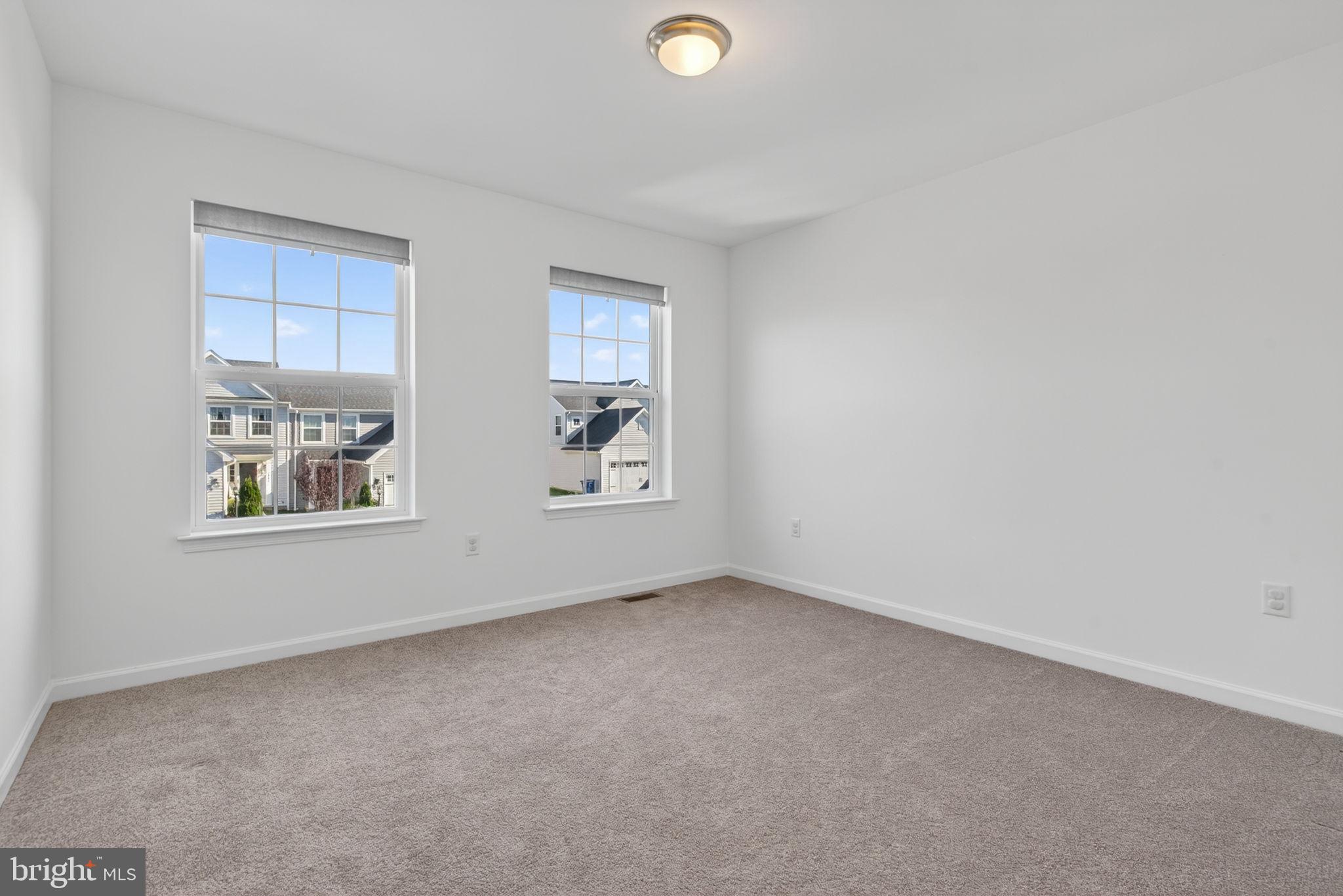 PARADISE VILLAGE - Residential