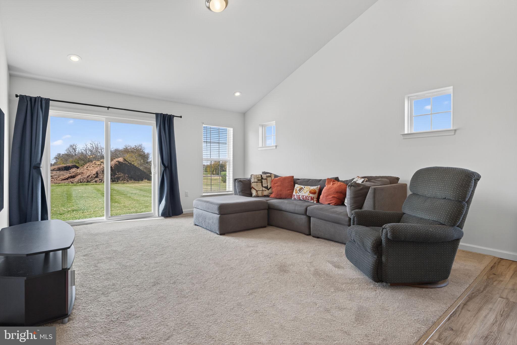 PARADISE VILLAGE - Residential