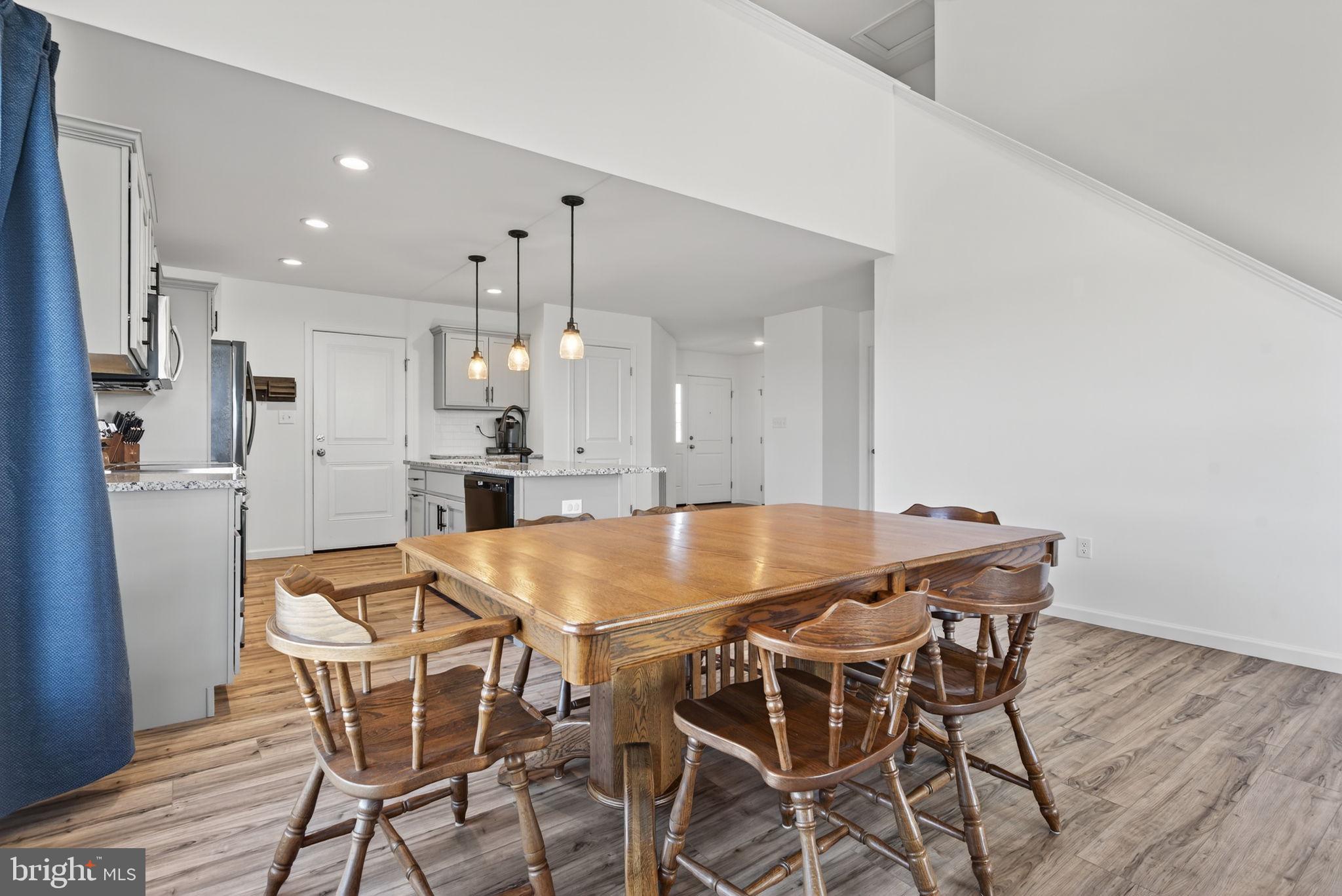 PARADISE VILLAGE - Residential