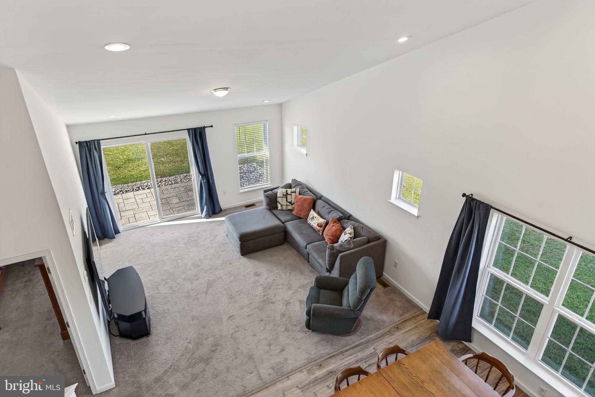 PARADISE VILLAGE - Residential