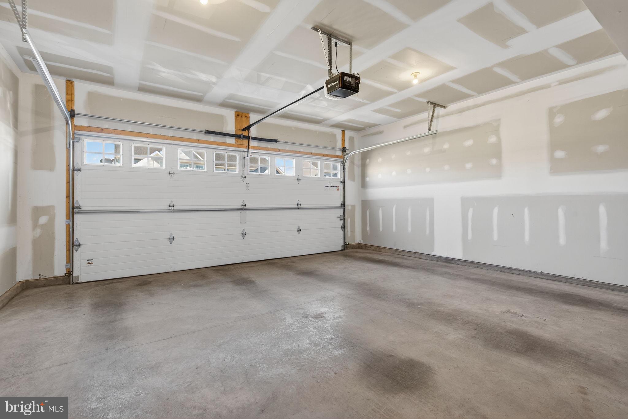 PARADISE VILLAGE - Residential