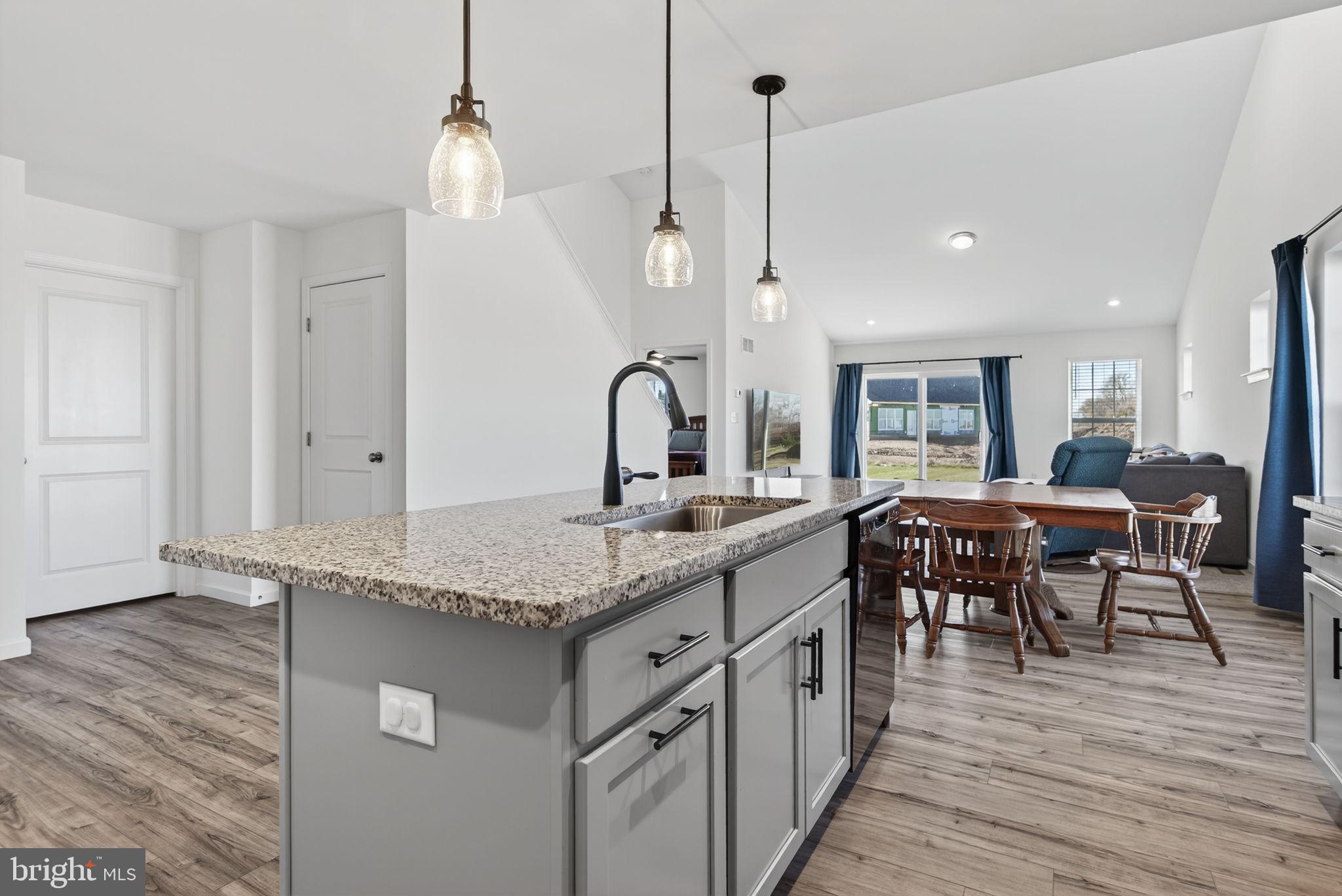 PARADISE VILLAGE - Residential