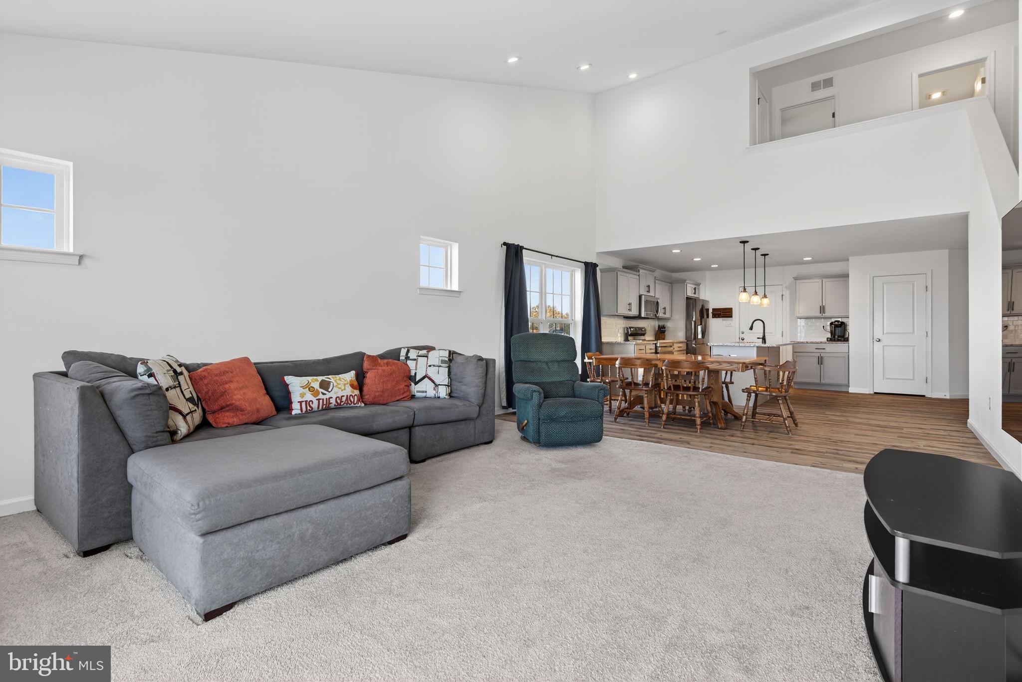 PARADISE VILLAGE - Residential