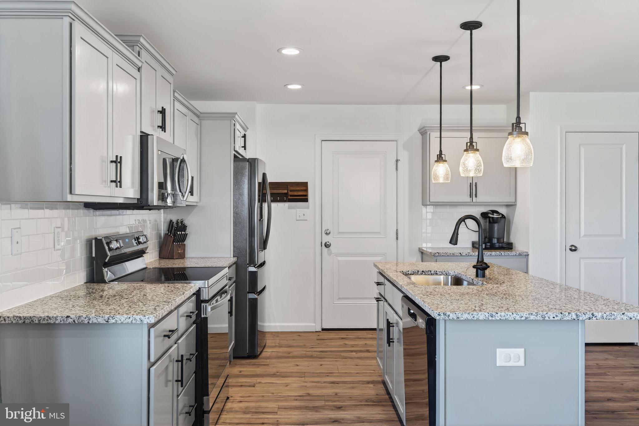 PARADISE VILLAGE - Residential