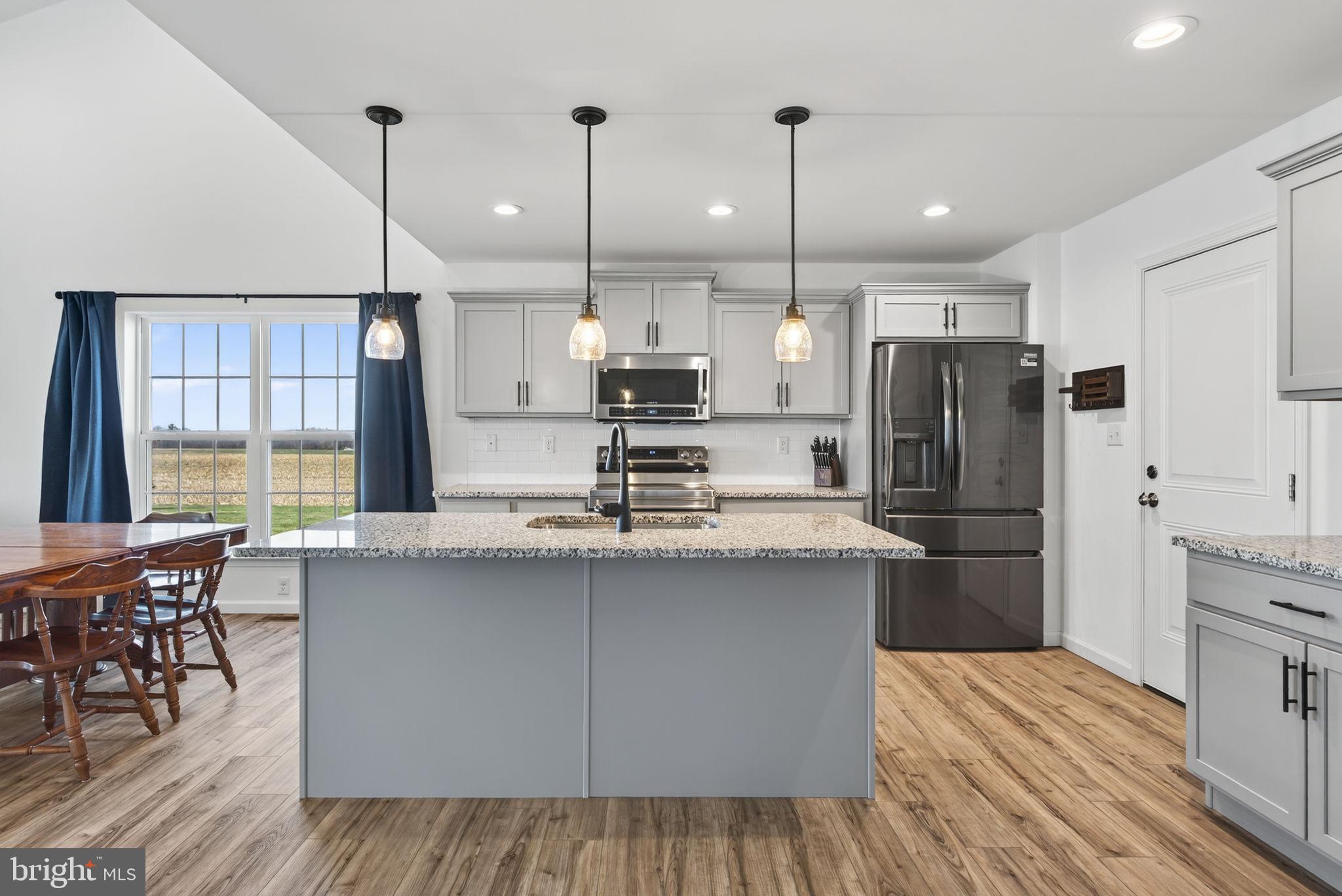 PARADISE VILLAGE - Residential