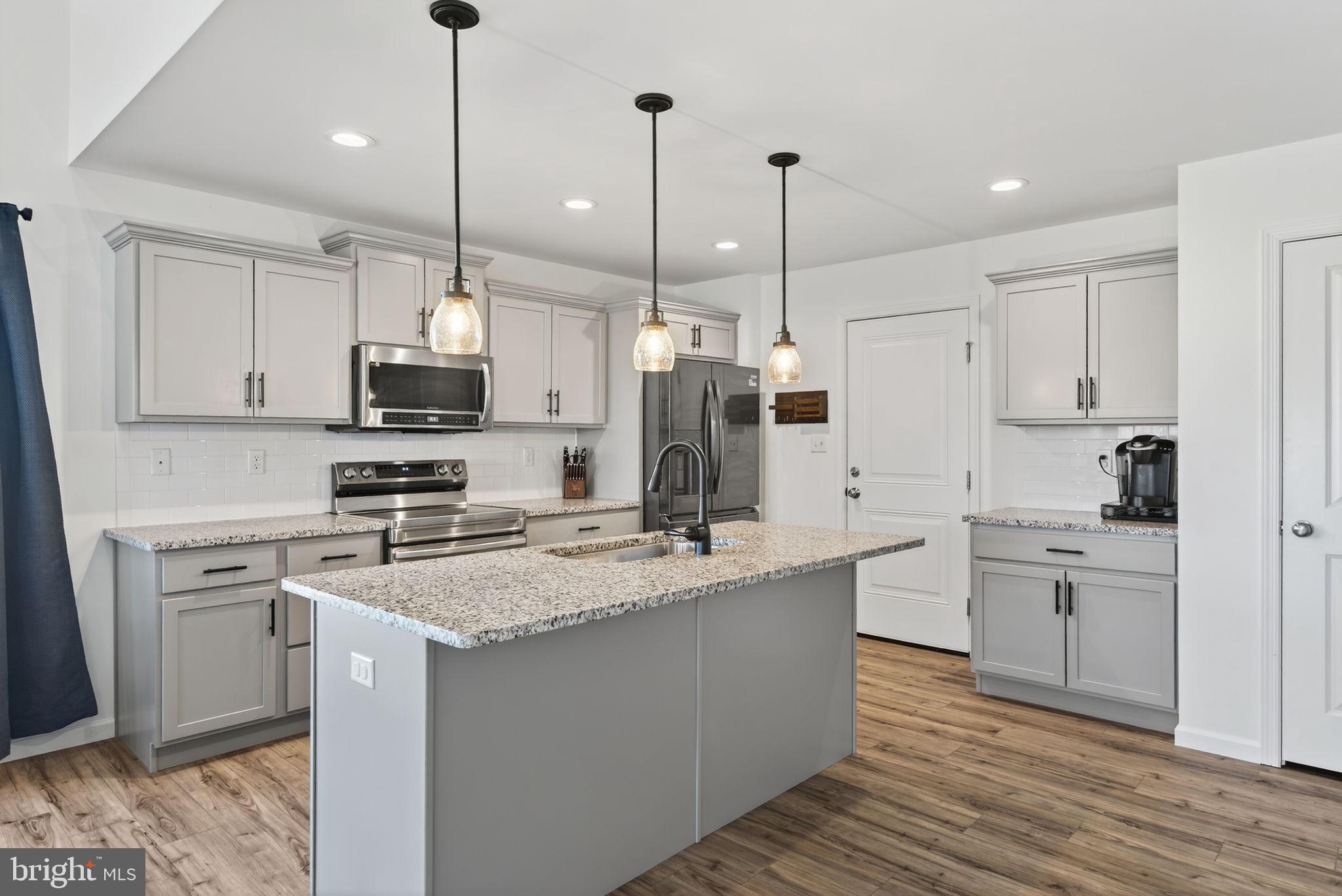 PARADISE VILLAGE - Residential