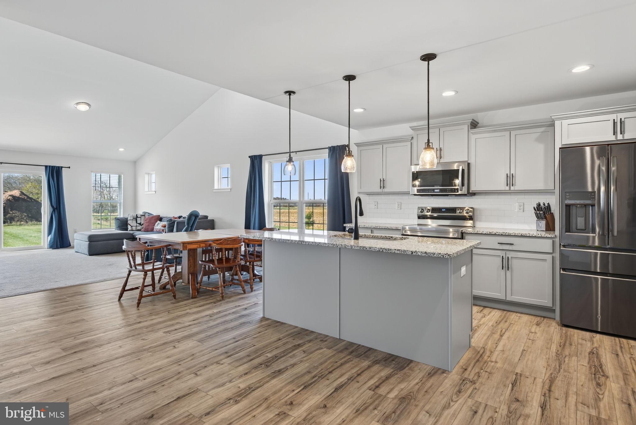 PARADISE VILLAGE - Residential