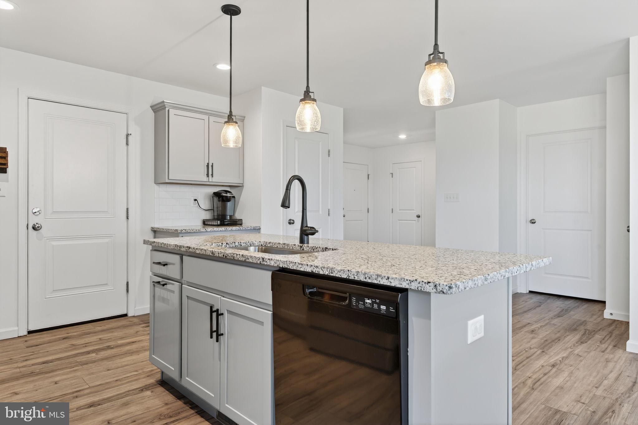 PARADISE VILLAGE - Residential