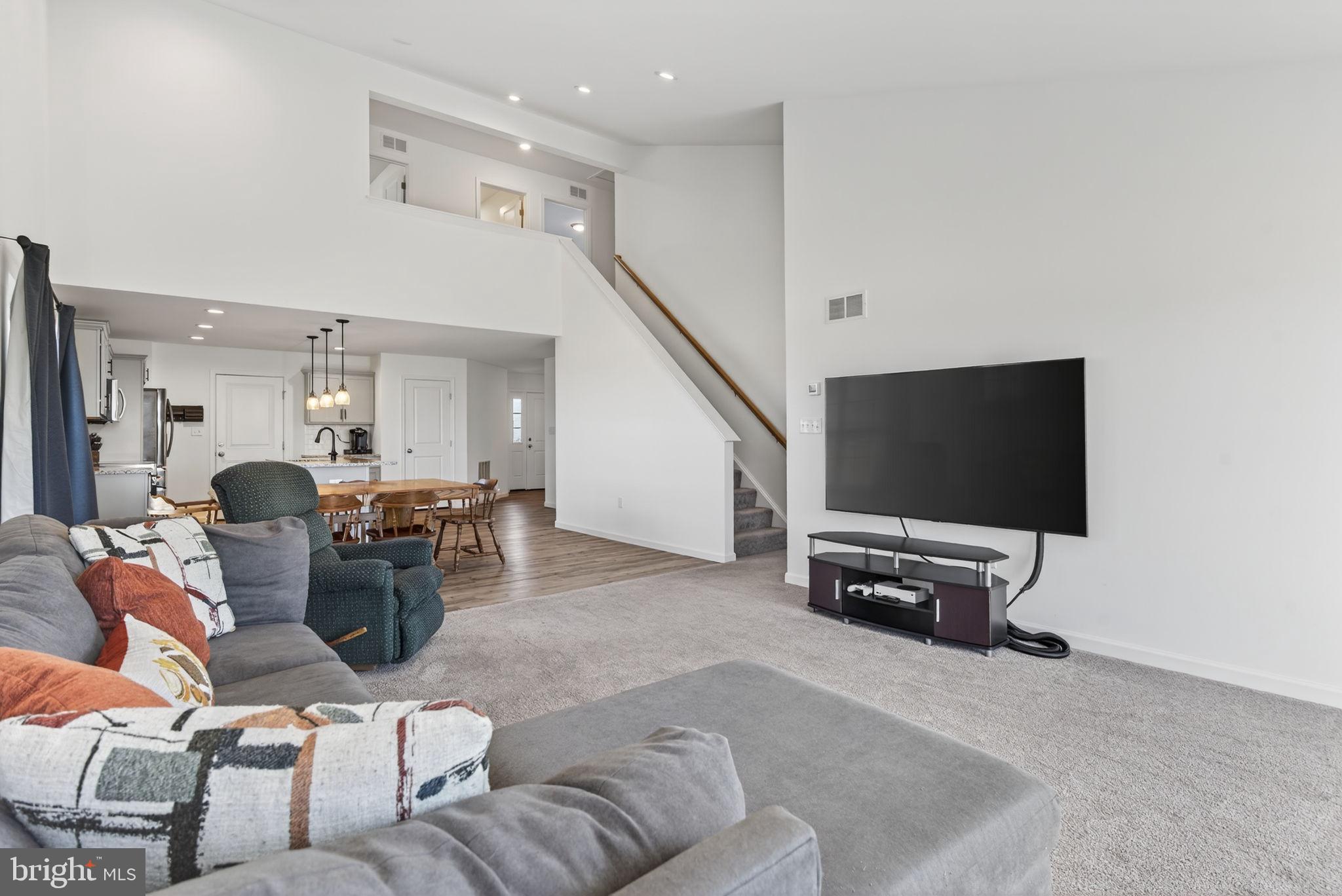 PARADISE VILLAGE - Residential