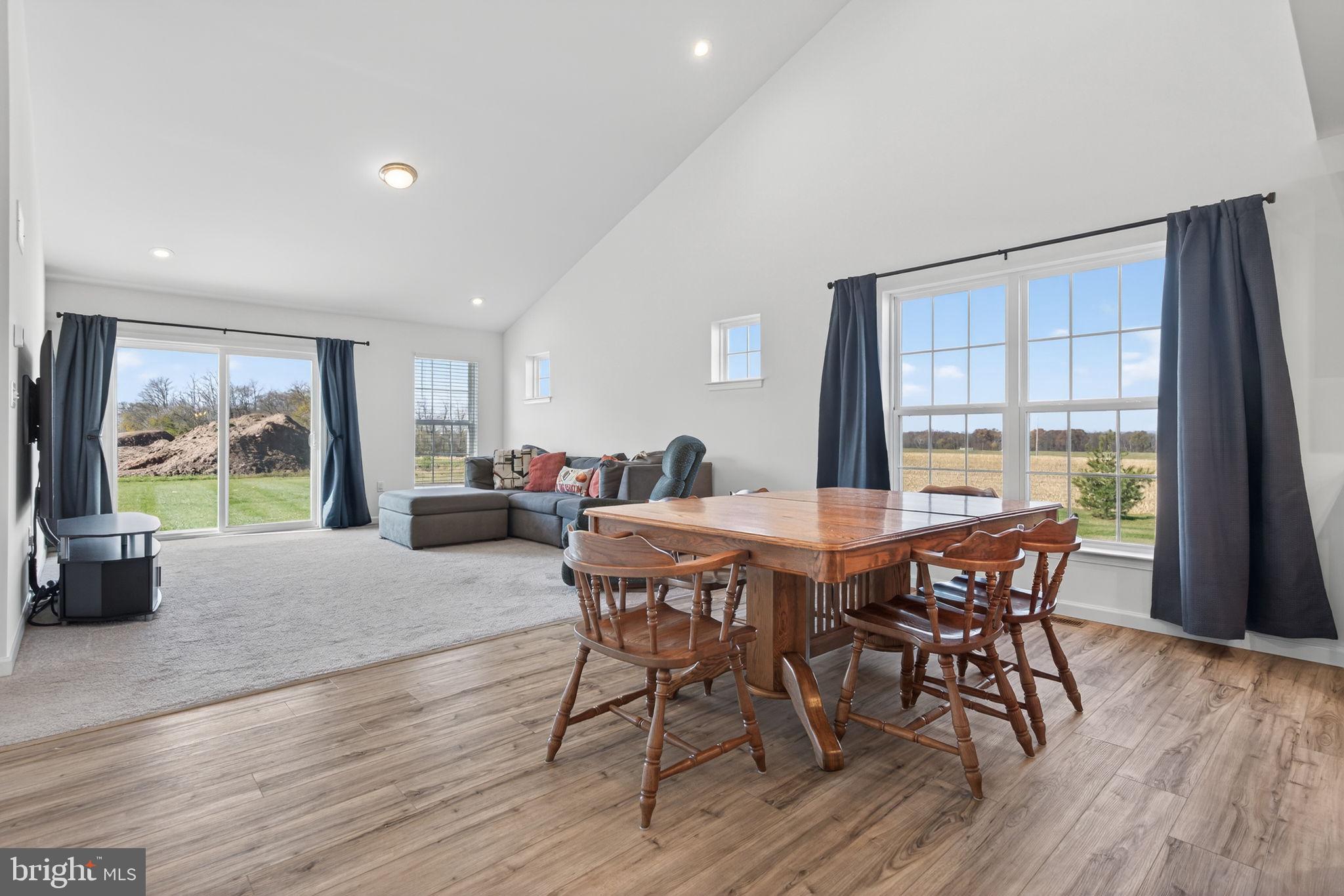 PARADISE VILLAGE - Residential