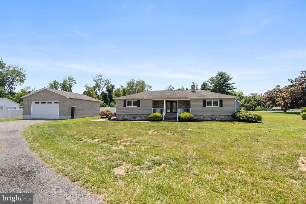 CORNS MANOR - Residential