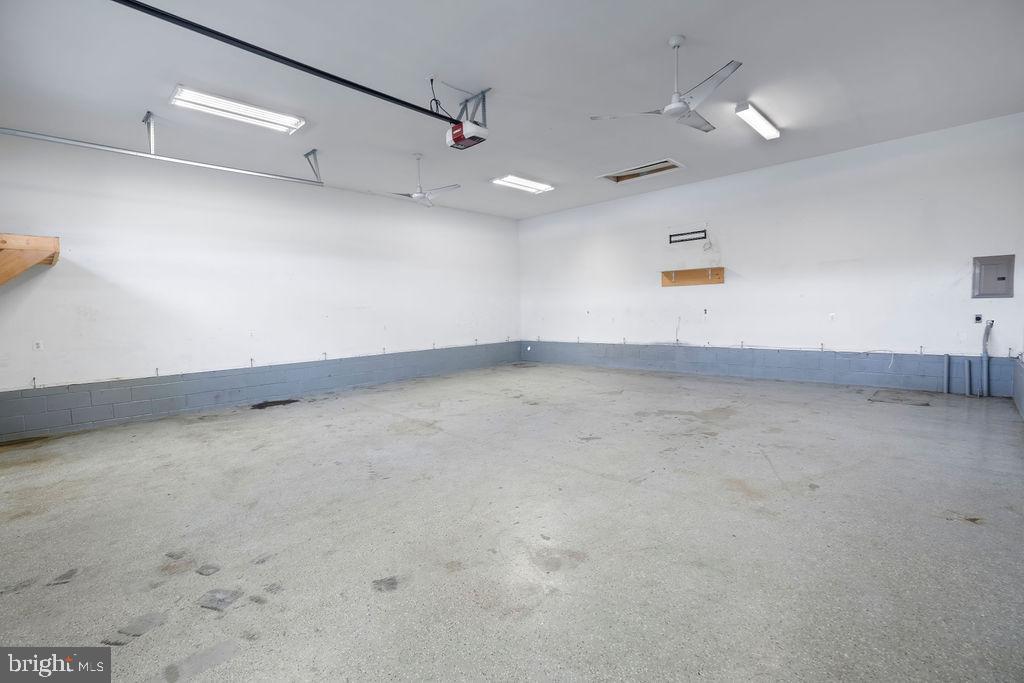 CORNS MANOR - Residential