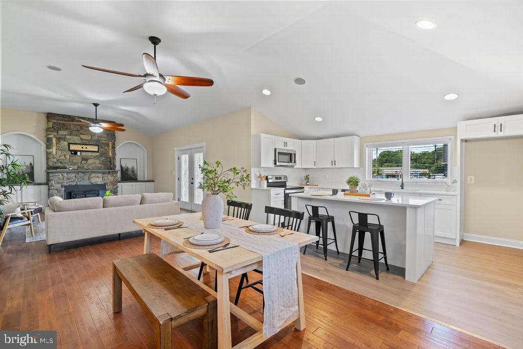 CORNS MANOR - Residential