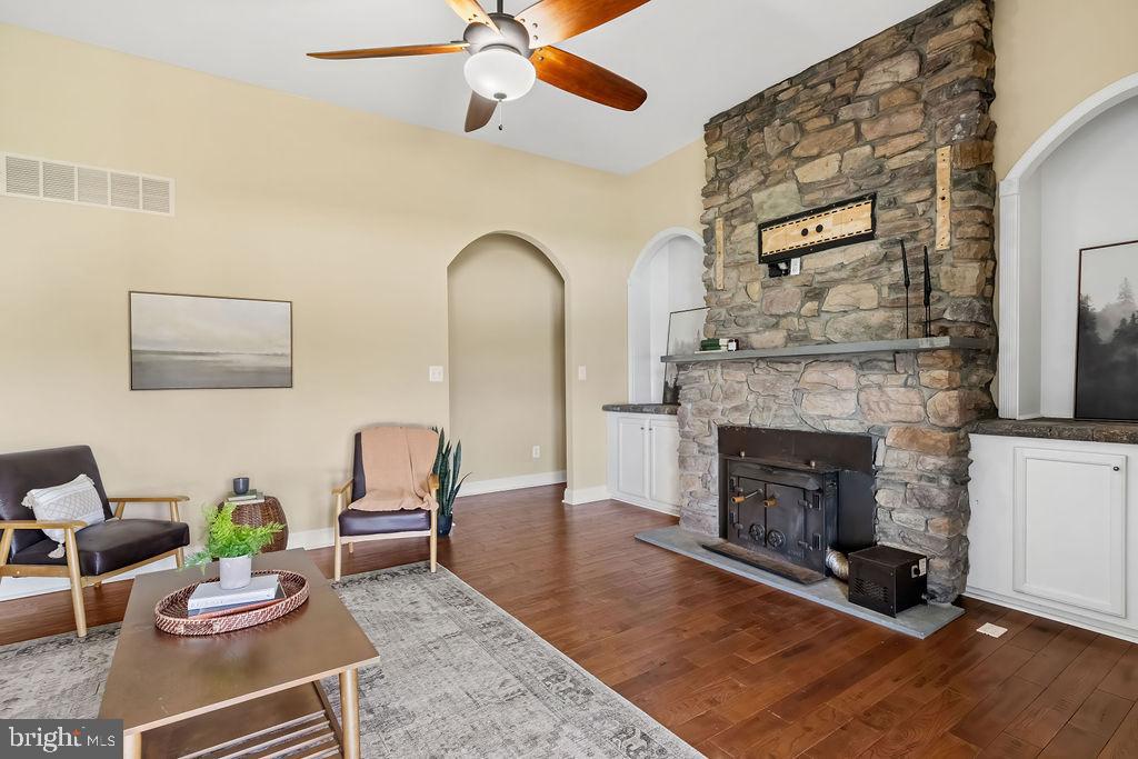 CORNS MANOR - Residential