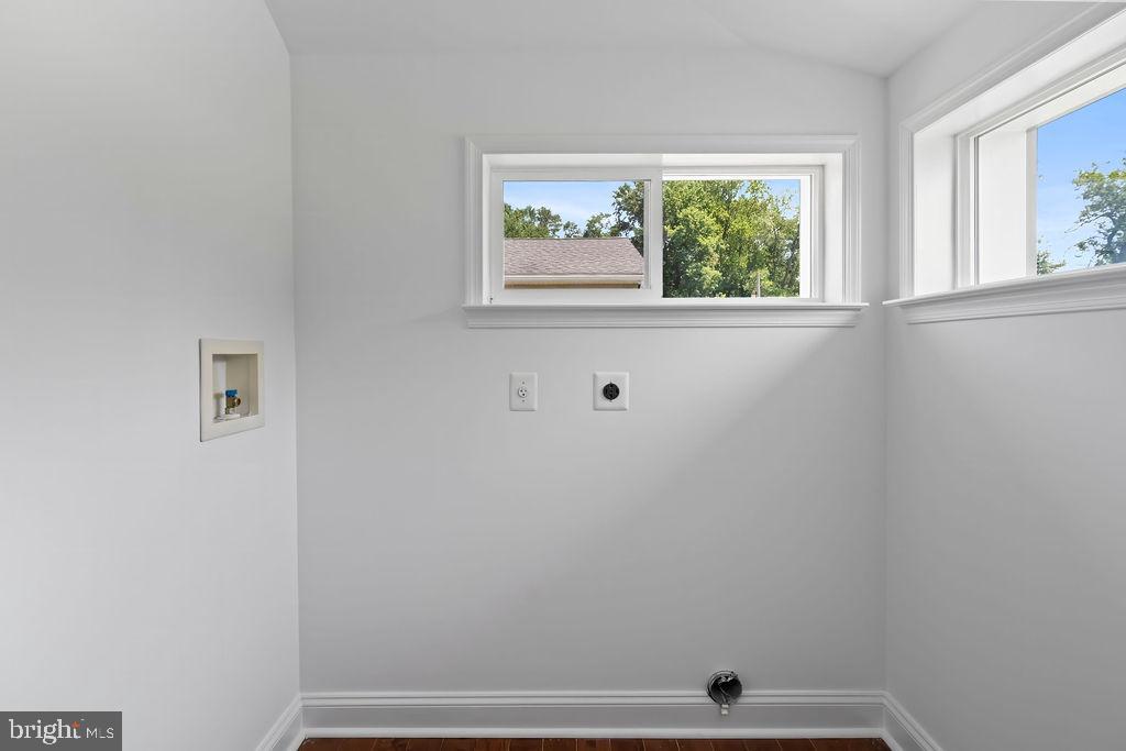 CORNS MANOR - Residential