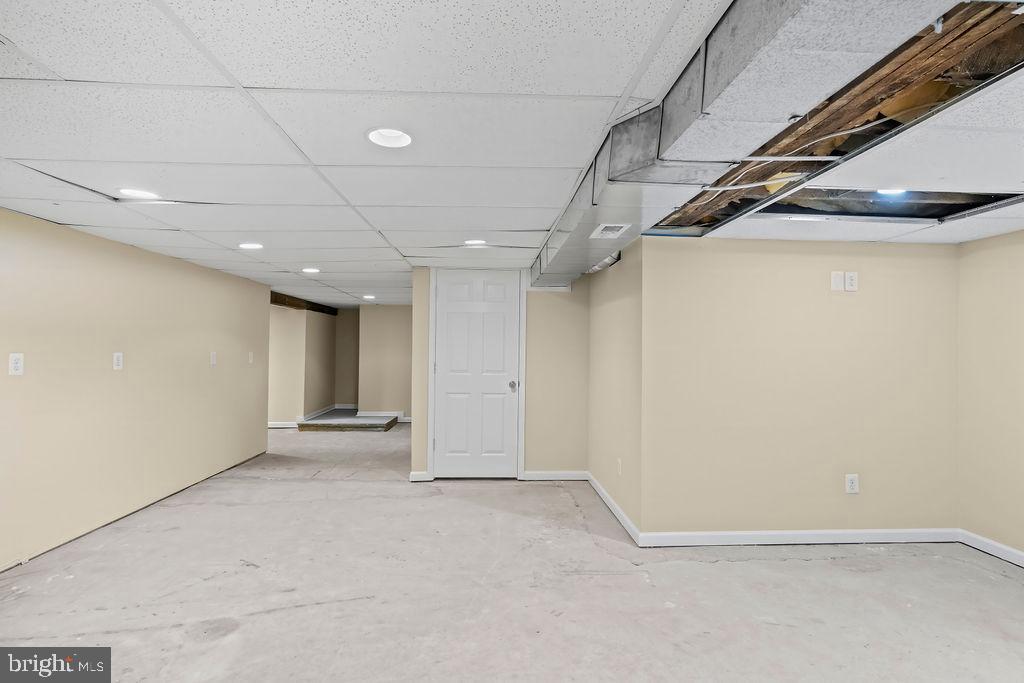 CORNS MANOR - Residential