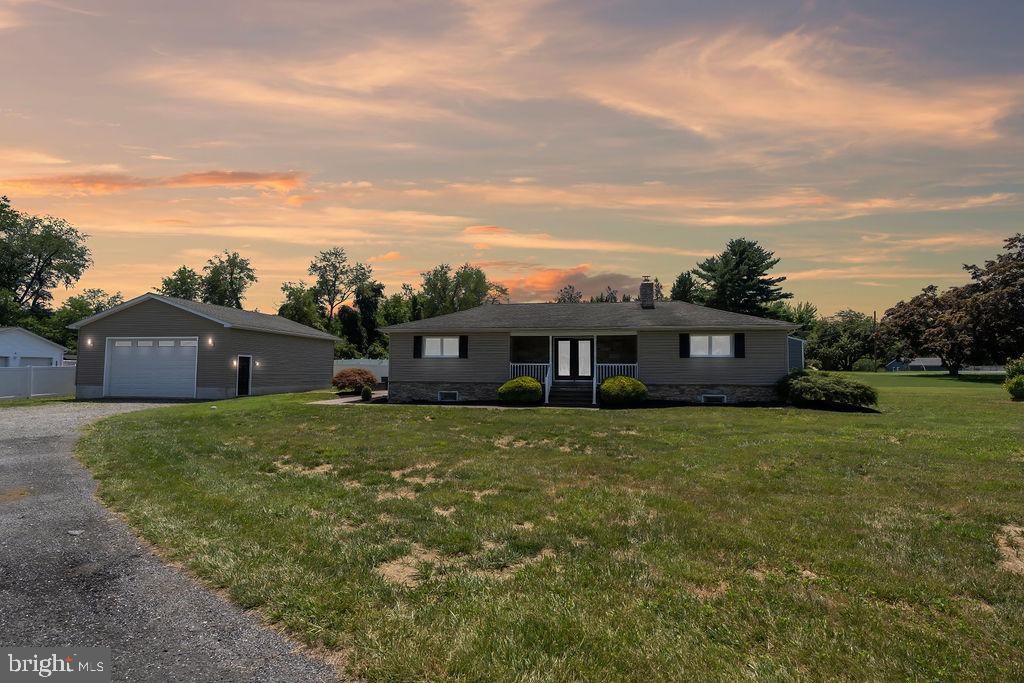 CORNS MANOR - Residential