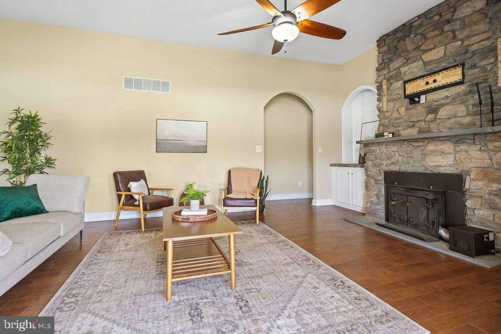 CORNS MANOR - Residential