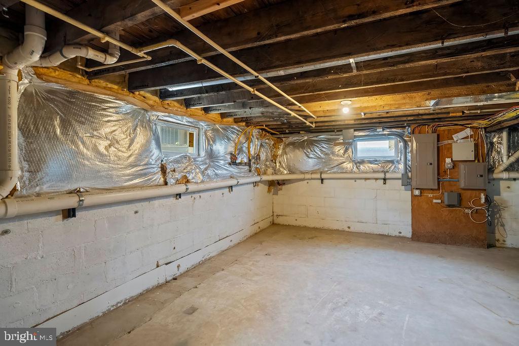 CORNS MANOR - Residential