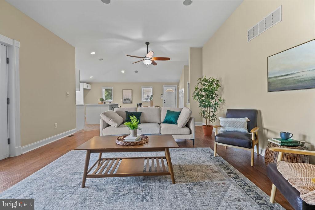 CORNS MANOR - Residential