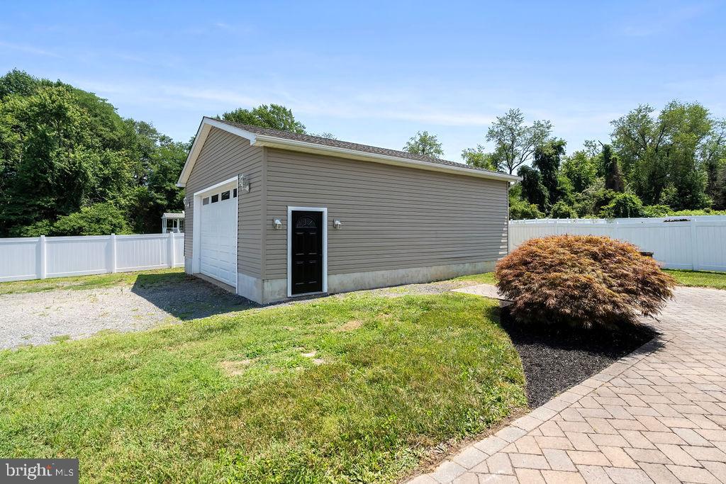 CORNS MANOR - Residential