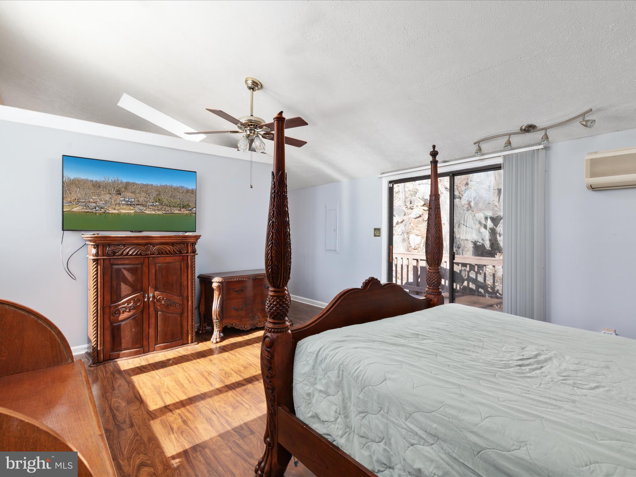 HARRY HOSKINS - Residential