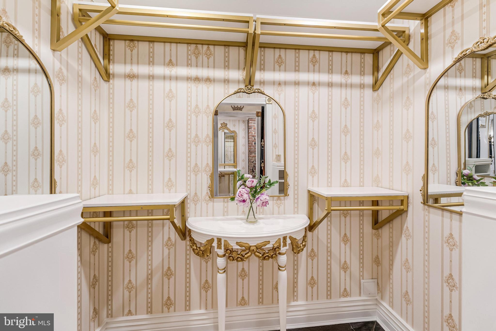 HISTORIC OLD TOWN - Residential