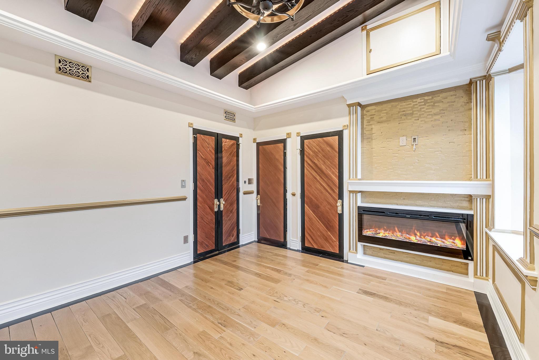 HISTORIC OLD TOWN - Residential