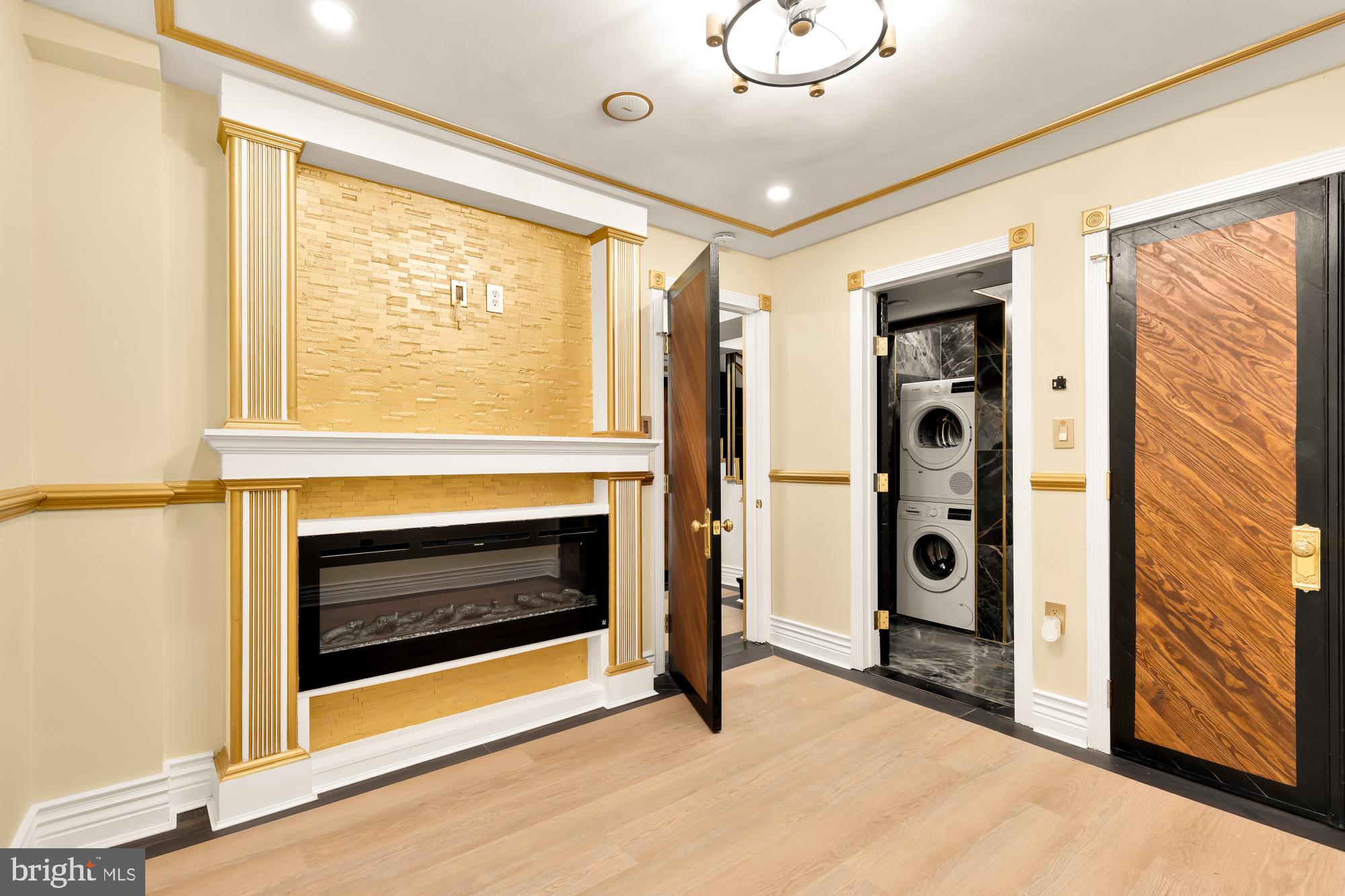 HISTORIC OLD TOWN - Residential