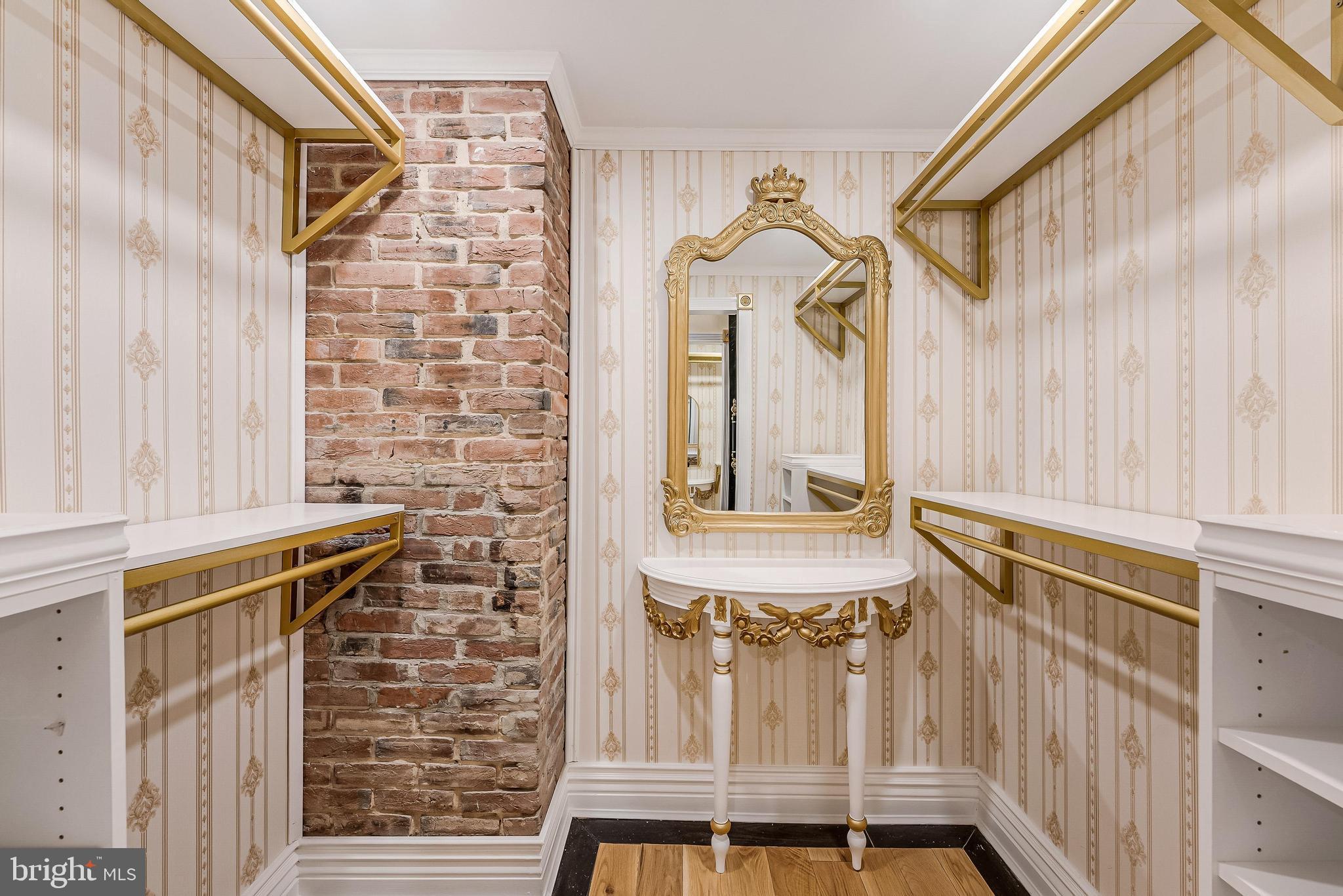 HISTORIC OLD TOWN - Residential