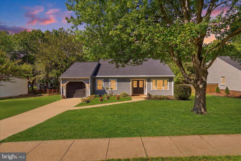 Photo of 12014 Trossack Road, HERNDON, VA 20170 (MLS # VAFX2312488)