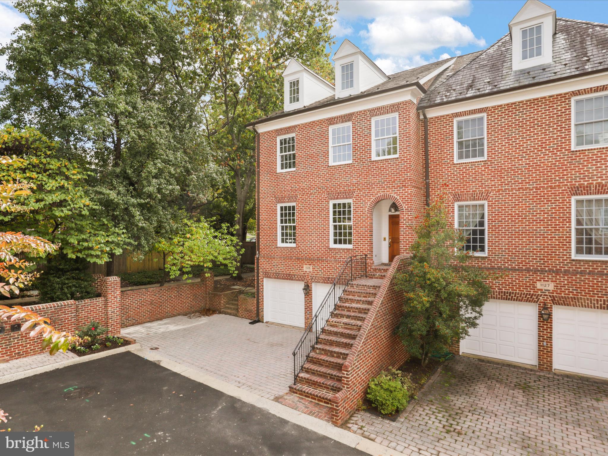 1125 KENSINGTON ROAD