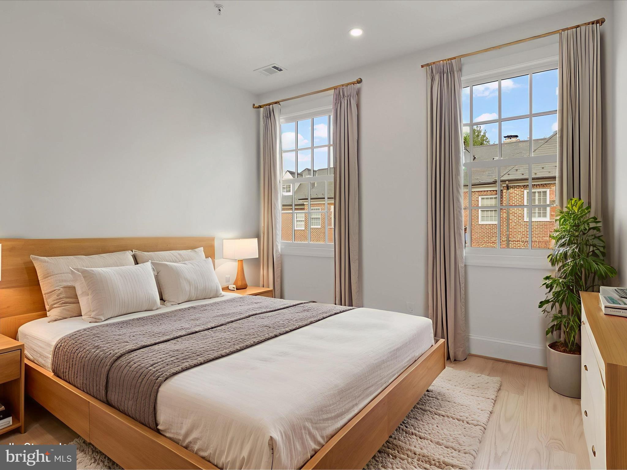 KINGS MANOR SCOTTS - Residential