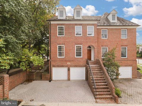 Photo of 1125 Kensington Road, MCLEAN, VA 22101 (MLS # VAFX2275050)