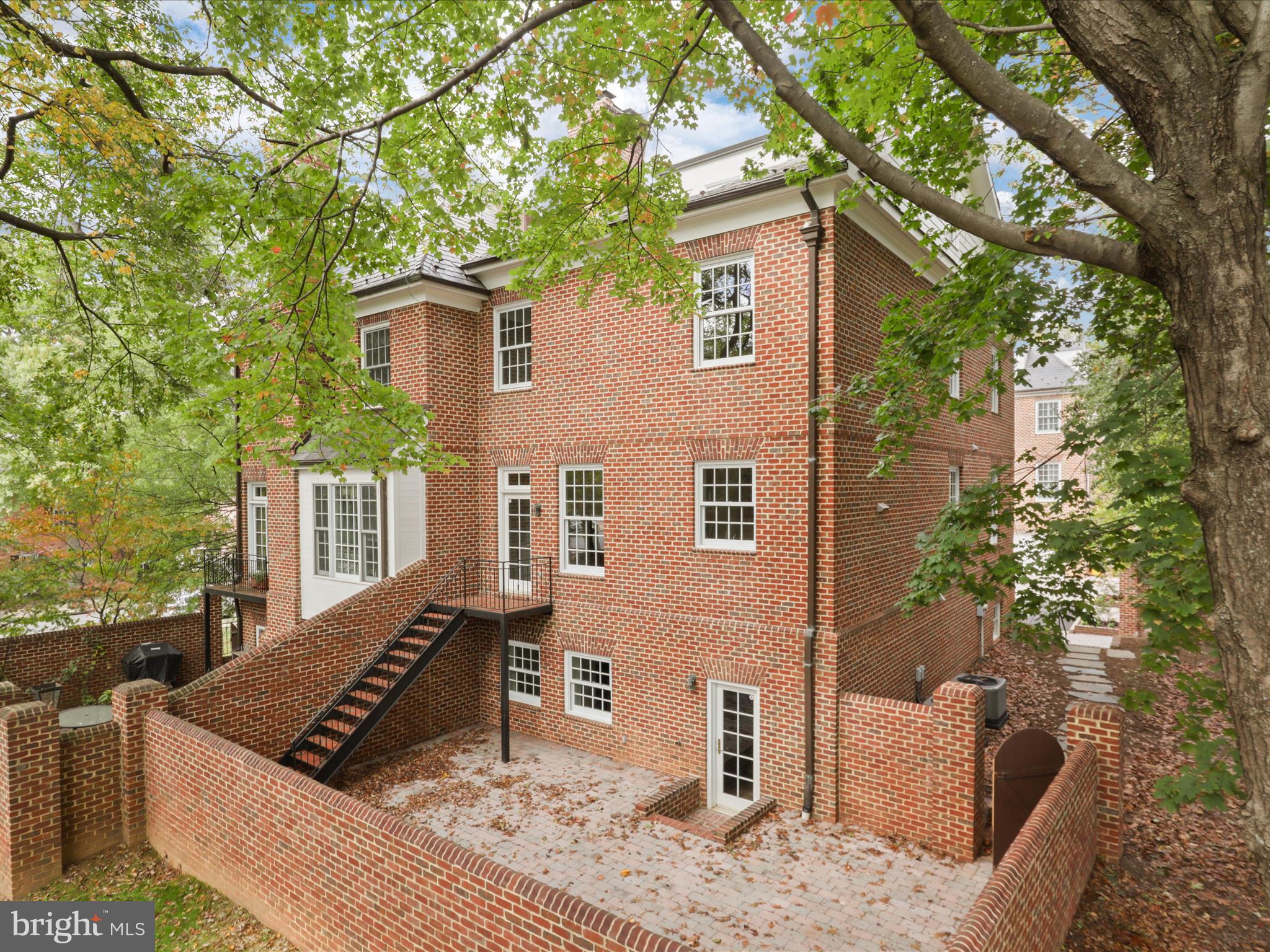 KINGS MANOR SCOTTS - Residential