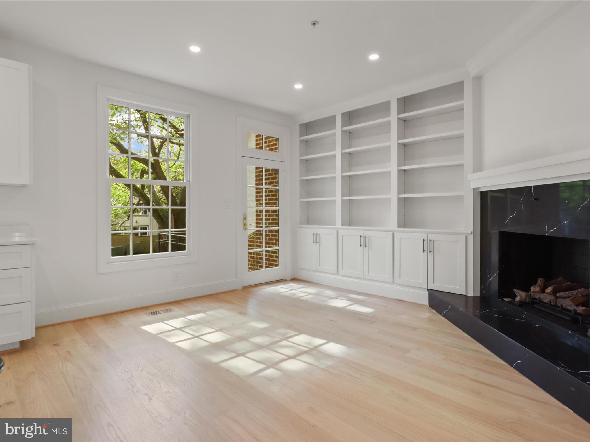 KINGS MANOR SCOTTS - Residential