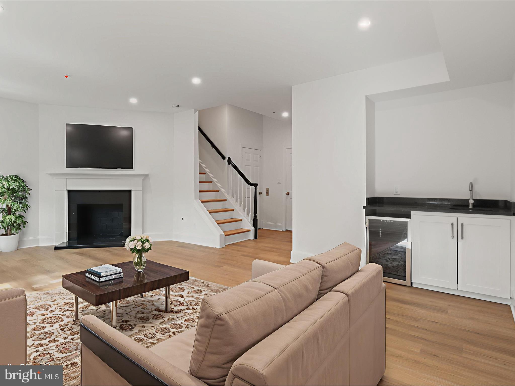 KINGS MANOR SCOTTS - Residential